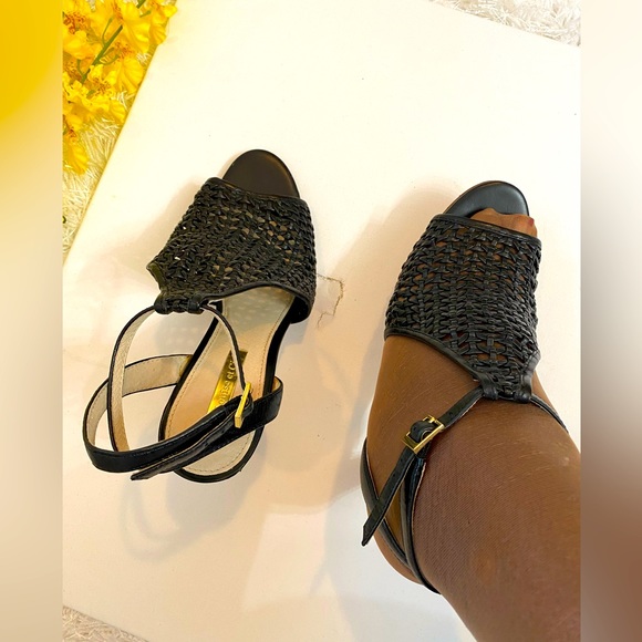 Louise et Cie Luxury brand women shoes size 8.5  very cool braided mesh design - Picture 2 of 4